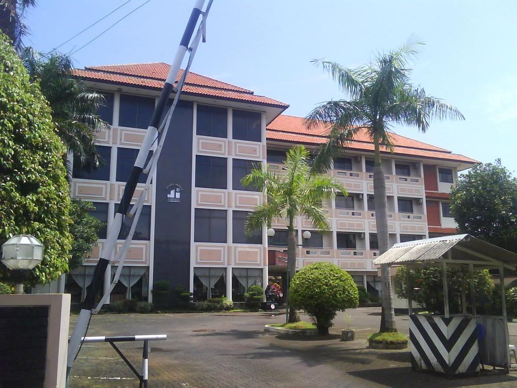 Jepara Indah Hotel Exterior photo