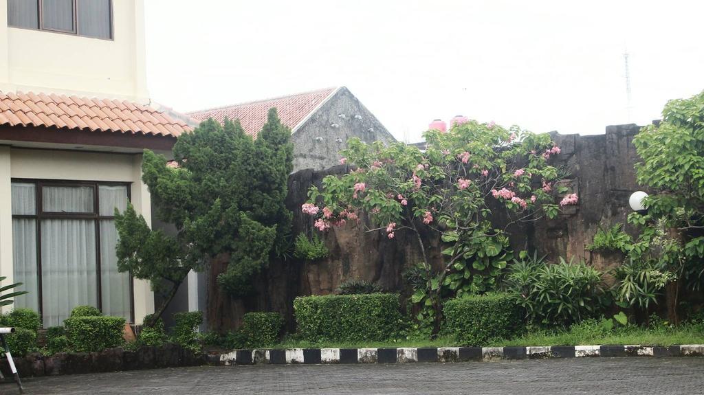 Jepara Indah Hotel Exterior photo